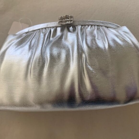 Metallic Silver Retro Evening Clutch With Handle and Jewelled Clasp - Picture 3 of 5